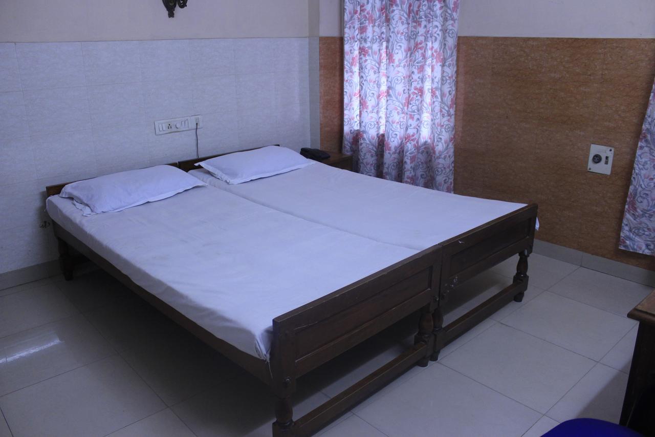 Hotel Sukhvas Thiruvananthapuram Zewnętrze zdjęcie